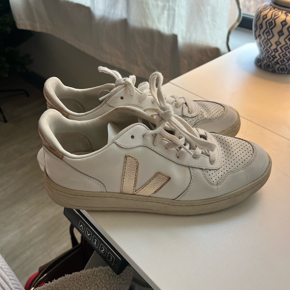 Vejas V-10 Women's Sneakers